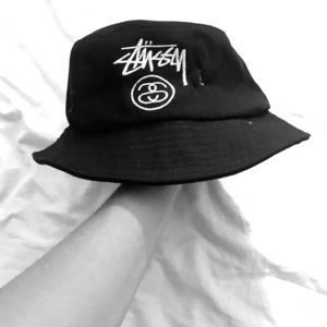 Stussy bucket hat